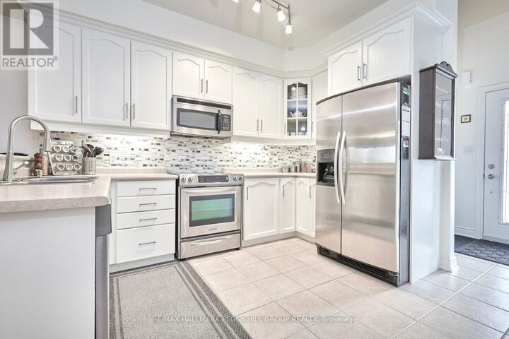 Property Photo:  125 Huronia Road 11  ON L4N 4G1 