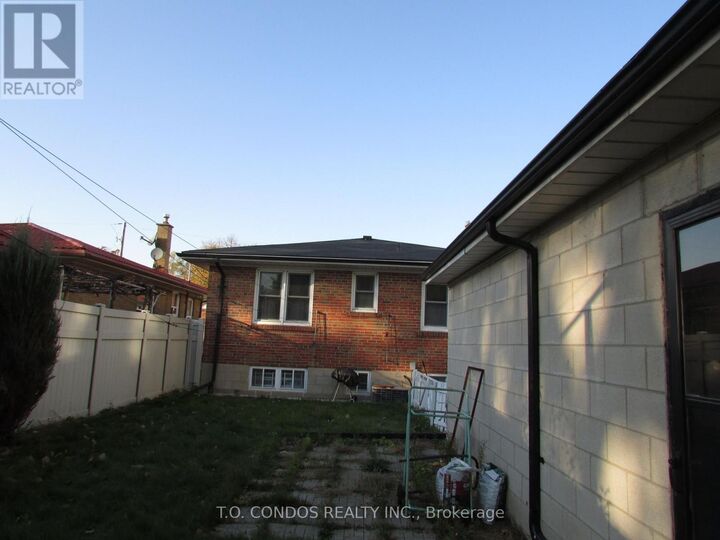 Property Photo:  21 Black Creek Boulevard  ON M6N 2K6 