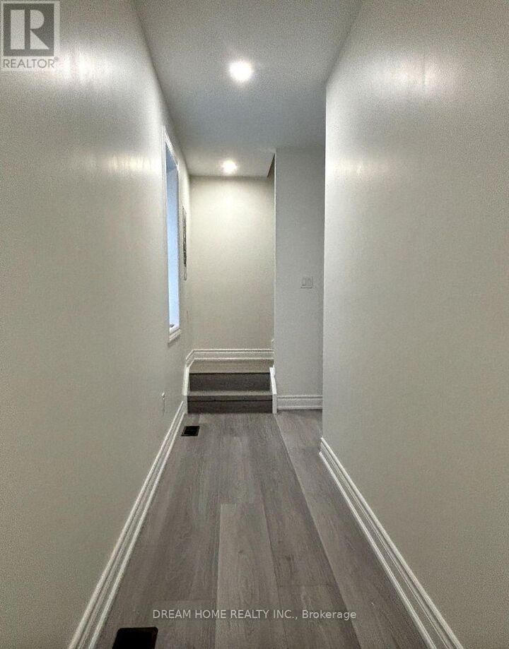 Property Photo:  643 Bathurst Street 101  ON M5S 2R2 