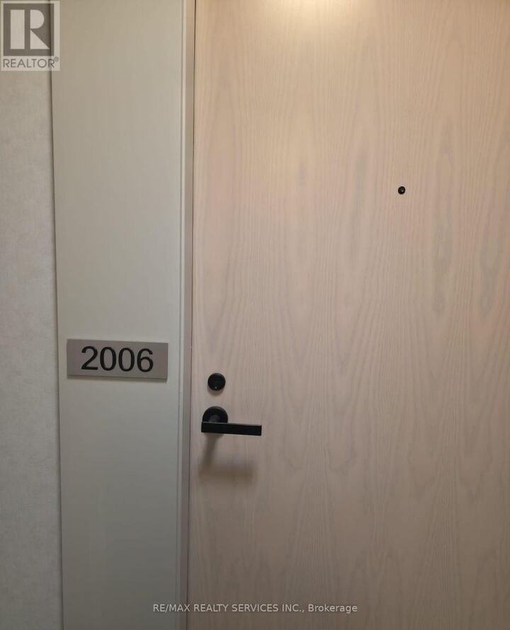 Property Photo:  8 Interchange Way West 2006  ON L4K 5Z7 