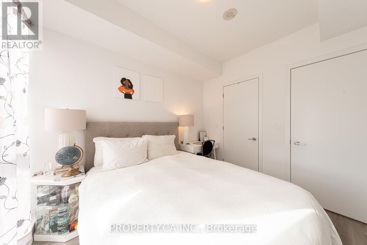 Property Photo:  50 Bruyeres Mews 530  ON M5V 0H8 