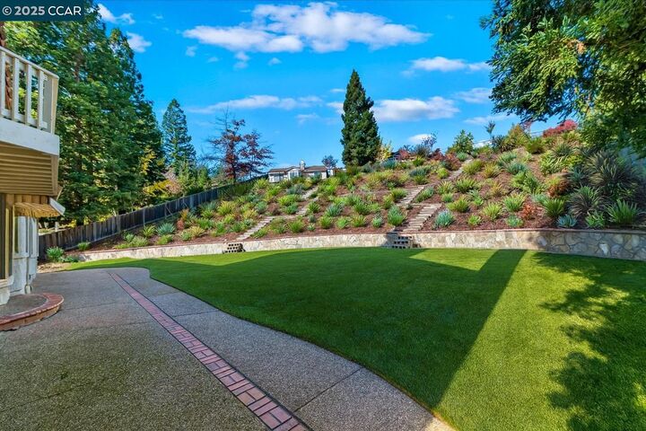 Property Photo: 75 Barrons Pl CA 94526