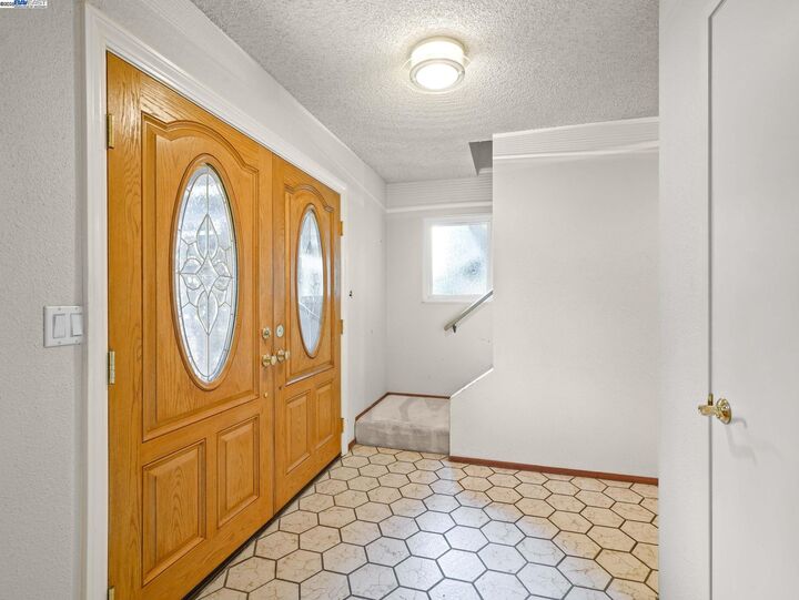 Property Photo: 1800 Weir Dr CA 94541