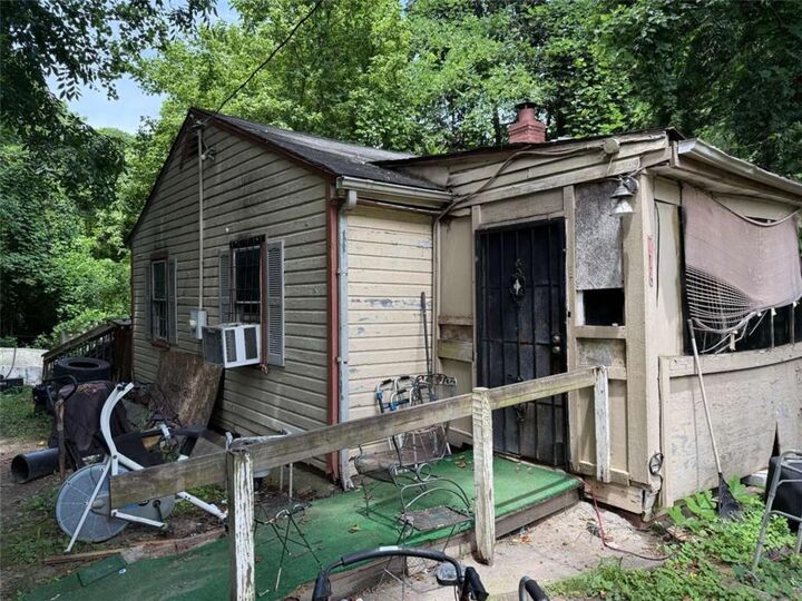 Property Photo: 716 Cedar Avenue GA 30318