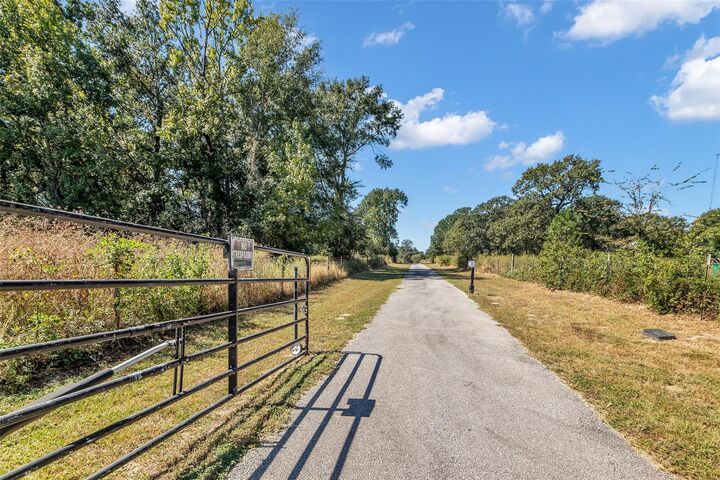 Property Photo: 13833 N Highway 75 TX 77378