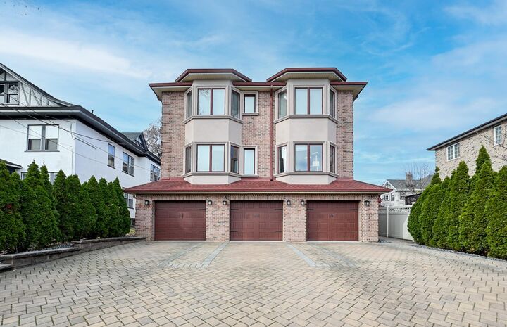 807 Edgewood Lane B  Fort Lee NJ 07024 photo