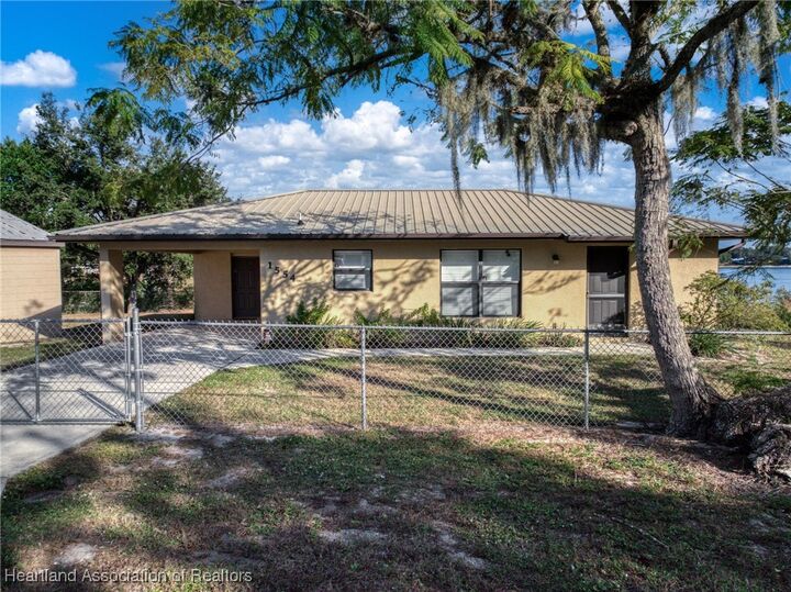 Property Photo:  1554 N Oak Park Avenue  FL 33825 