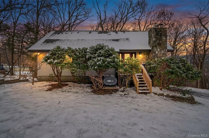 Property Photo: 9 Kings Point Lane NY 10992