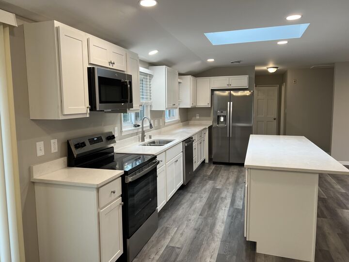 Property Photo:  1840 E Lone Oak Cir  WI 53045 