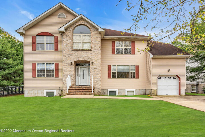 606 W Kennedy Boulevard  Lakewood NJ 08701 photo