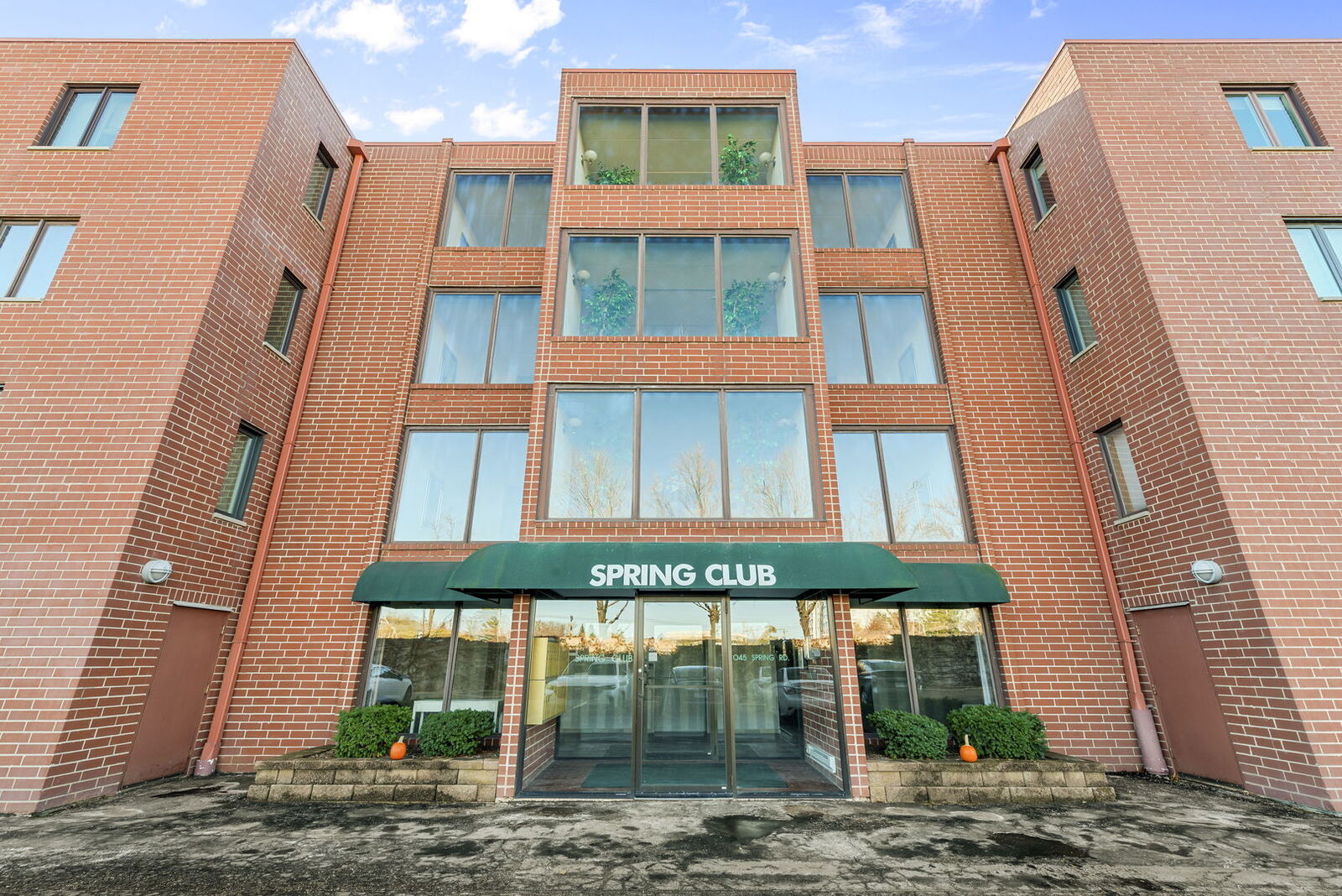 Property Photo: 1S045 Spring Road 1D IL 60181