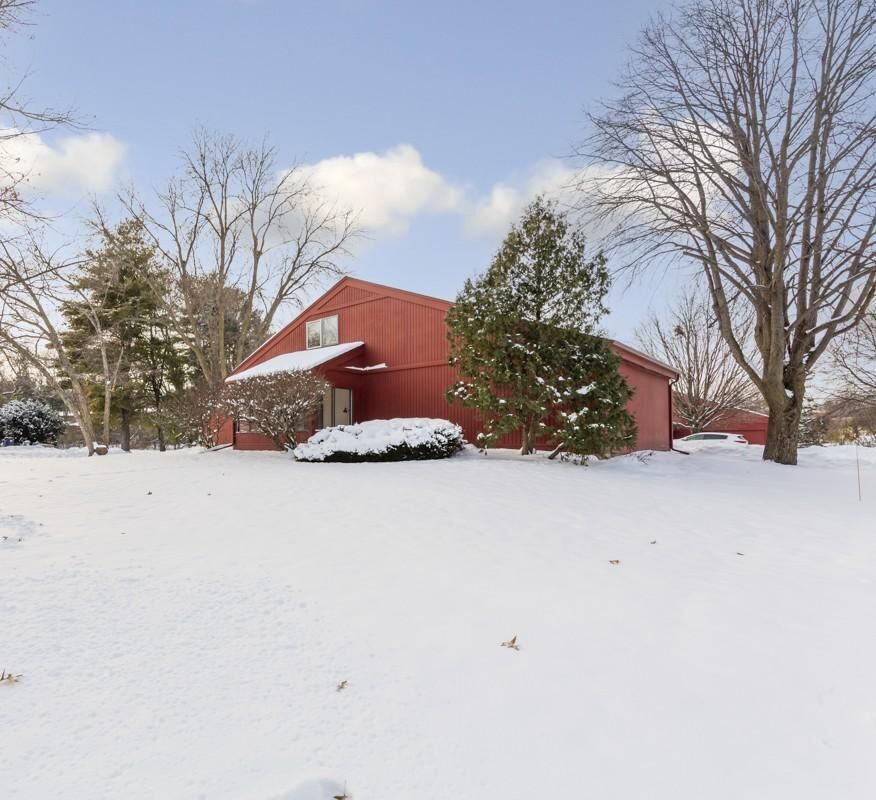 Property Photo:  651 Lincoln Street N  MN 55057 