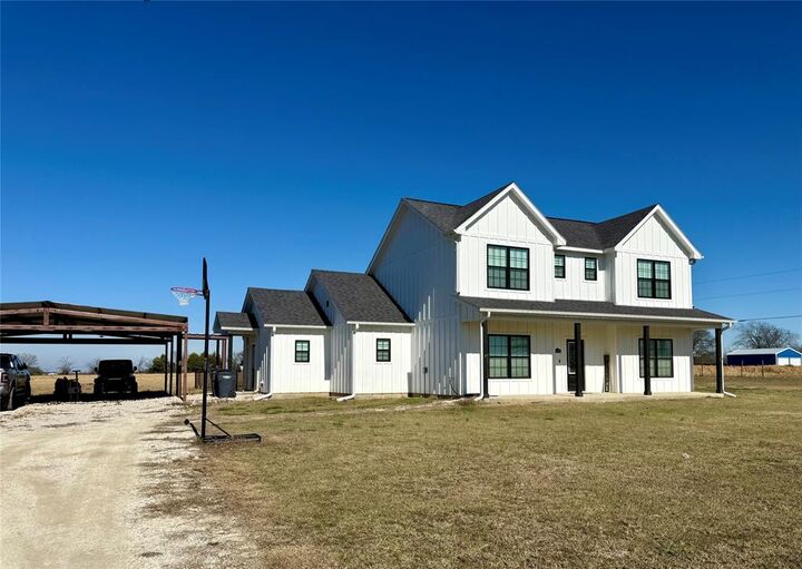 Property Photo:  1384 Rs County Road 1235  TX 75472 