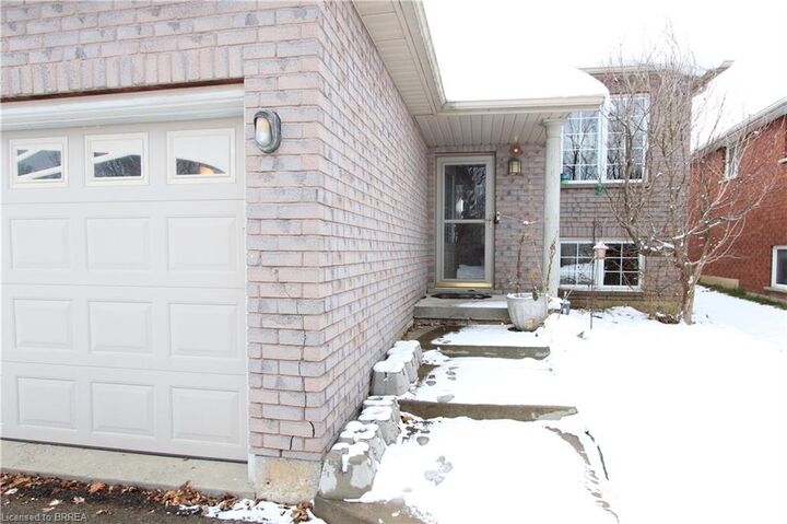 Photo de la propriété: 4 Dowden Avenue ON N3T 6N5