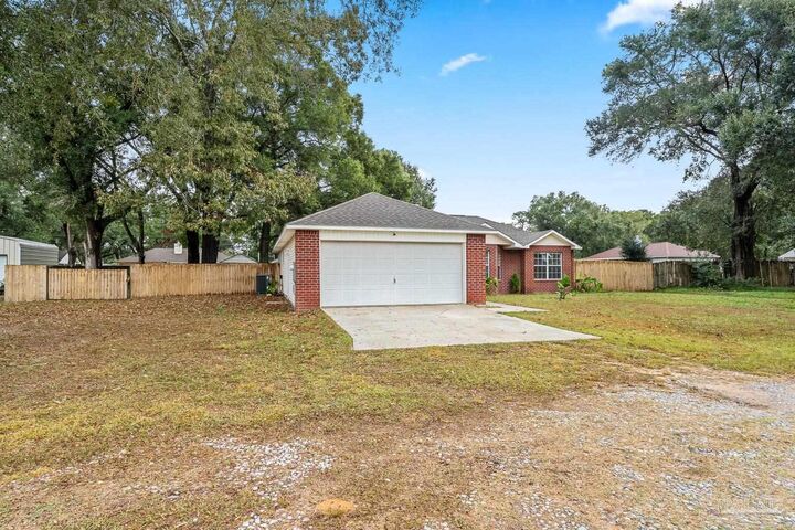 Property Photo: 6439 Dallas Ave FL 32526