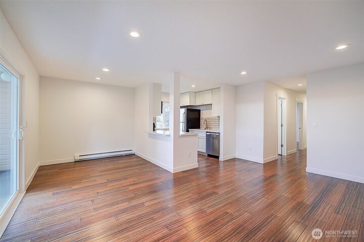 Property Photo: 12429 NE 130th Court G201 WA 98034