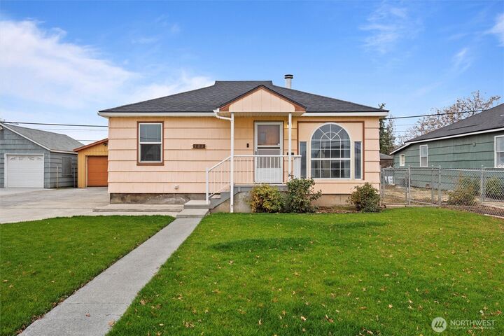 Property Photo:  123  F Street NE  WA 98823 