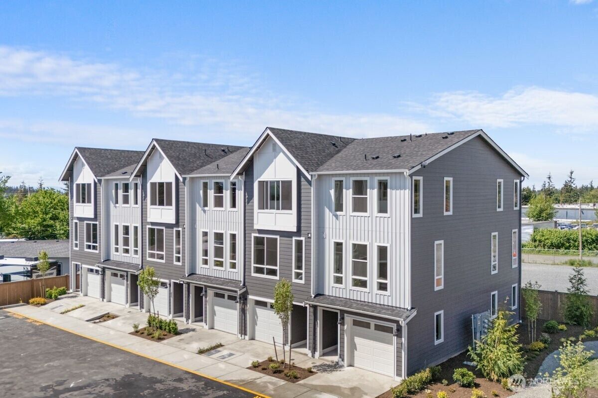 Property Photo:  15726  40th Avenue W C4  WA 98087 