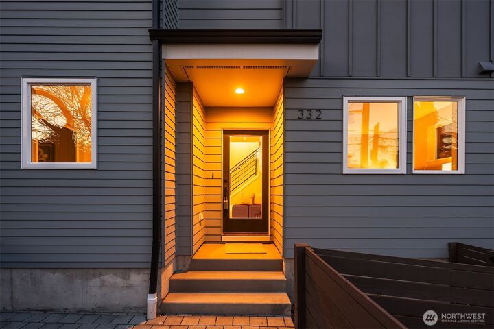 Property Photo:  332  17th Avenue  WA 98122 