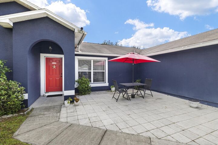 Property Photo:  314 SW De Gouvea Ter Terrace  FL 34984 