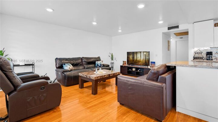 Property Photo: 551 SW 135th Ave 208B FL 33027