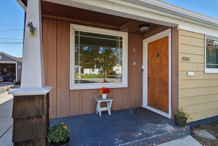 Property Photo: 2521 W Walton Ave WA 99205