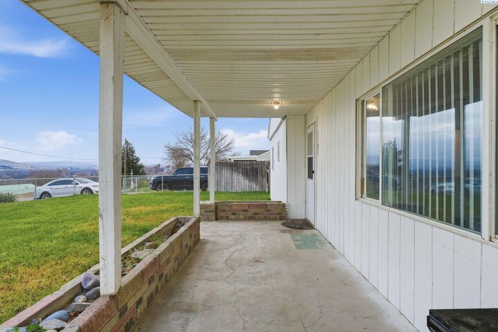 Property Photo: 1107 11th Street WA 99320