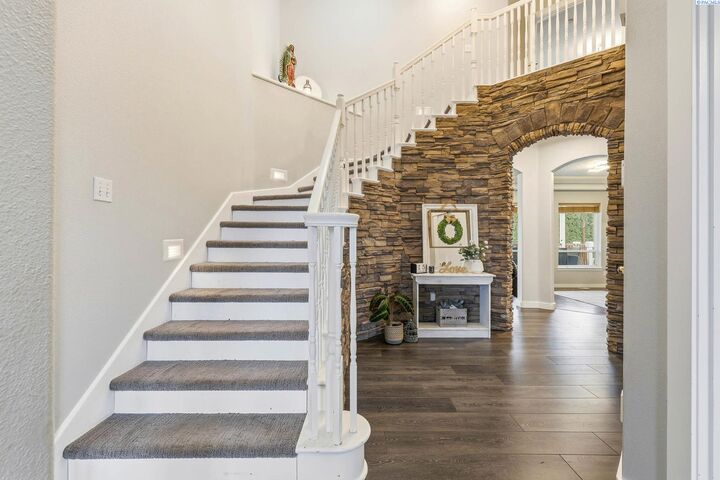 Property Photo:  5620 W Dradie St  WA 99301 