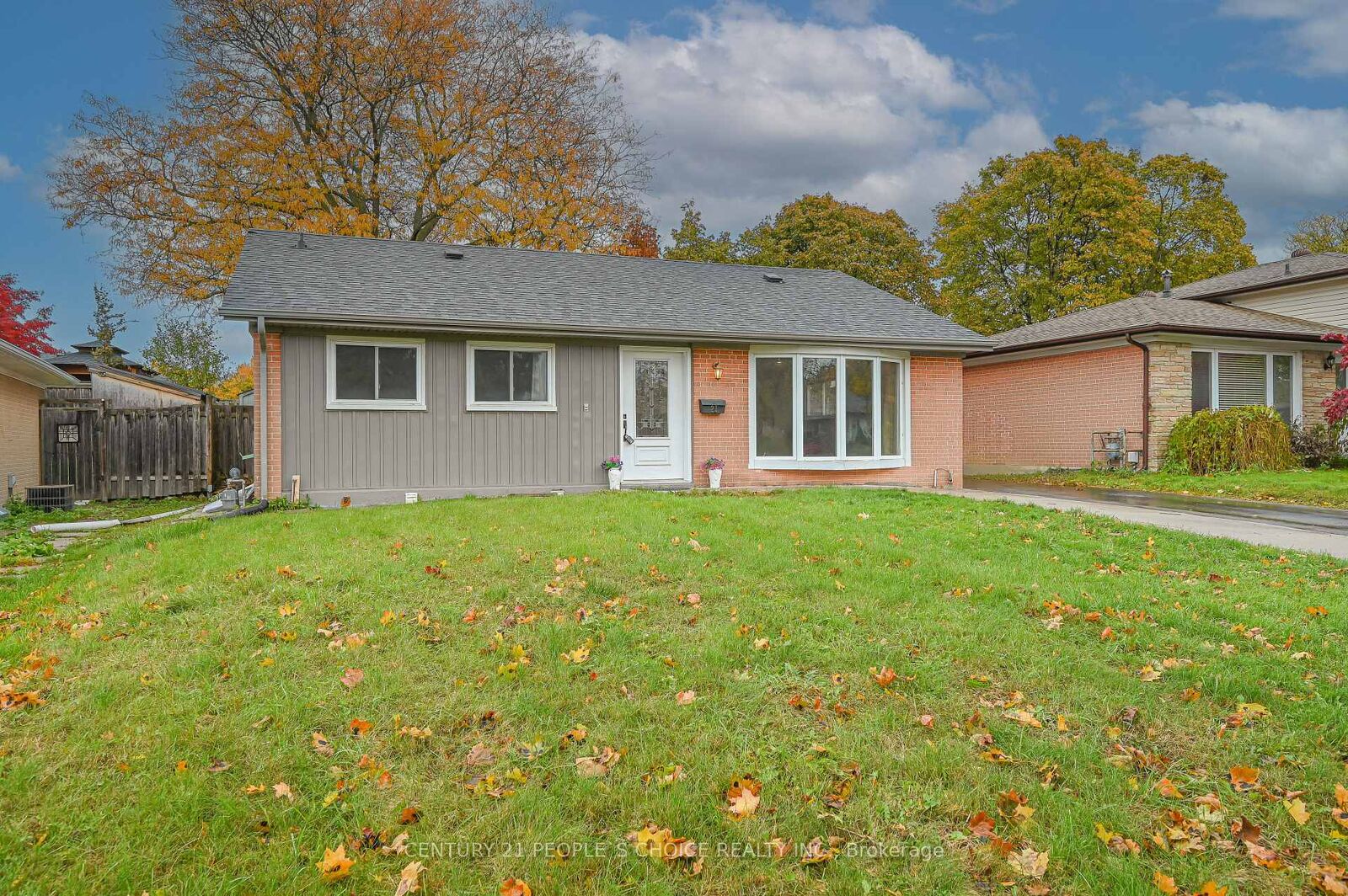 Property Photo: 21 Cathedral Road ON L6W 2P1