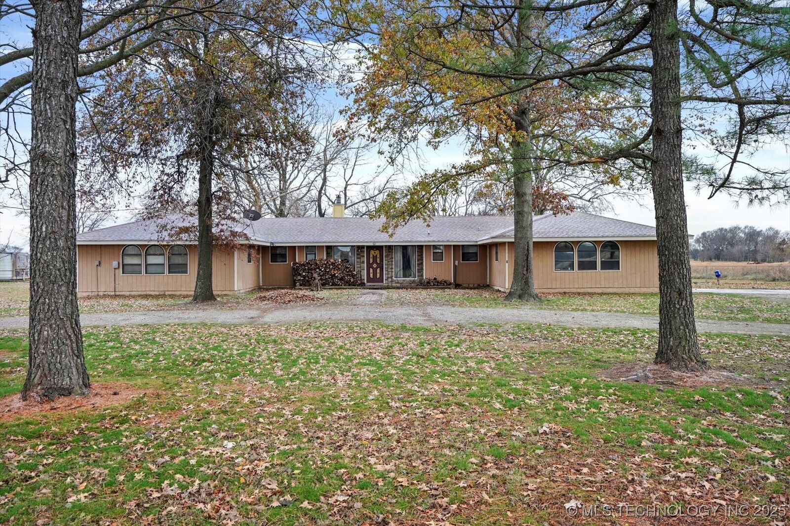 Property Photo:  20220 E 700 Road  OK 74467 