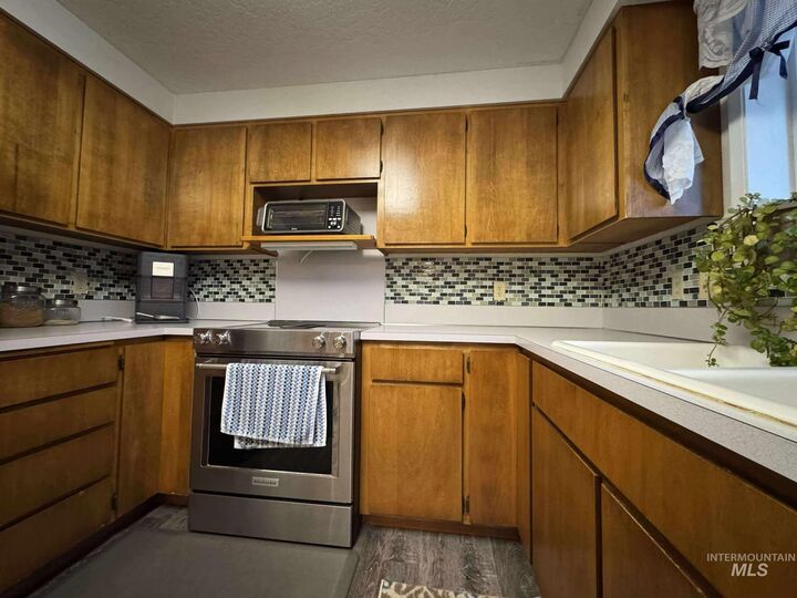 Property Photo: 930 Preston Ave ID 83501