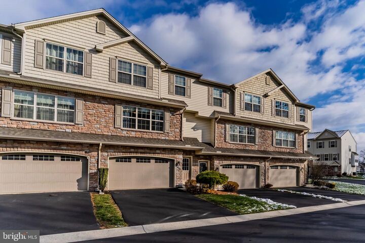 Property Photo: 618 Keswick Court PA 17055