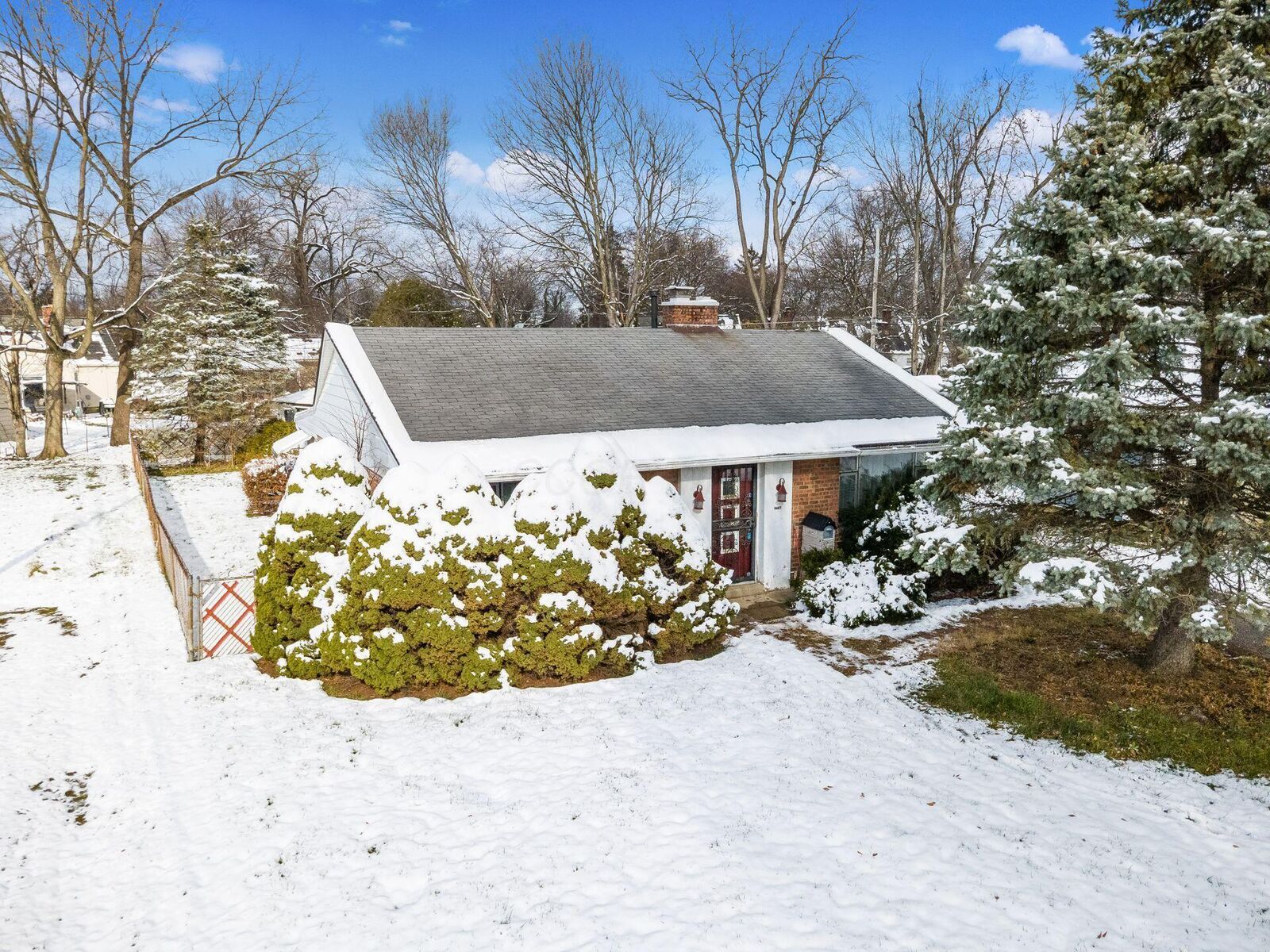 Property Photo:  2736 Eastminster Road  OH 43209 