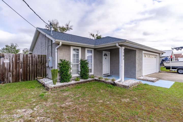 Property Photo: 1103 Mississippi Avenue FL 32444