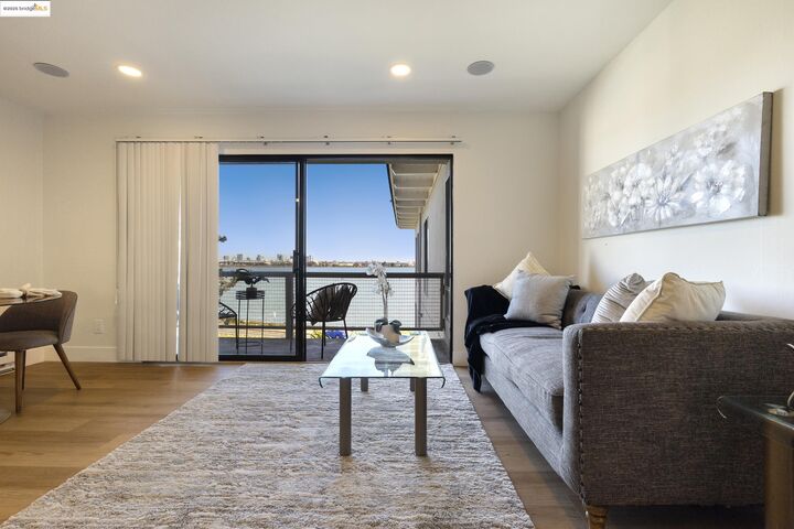 Property Photo:  2 Anchor F497  CA 94608 