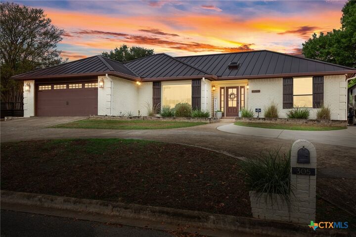 305 E Tanglewood Drive  New Braunfels TX 78130 photo