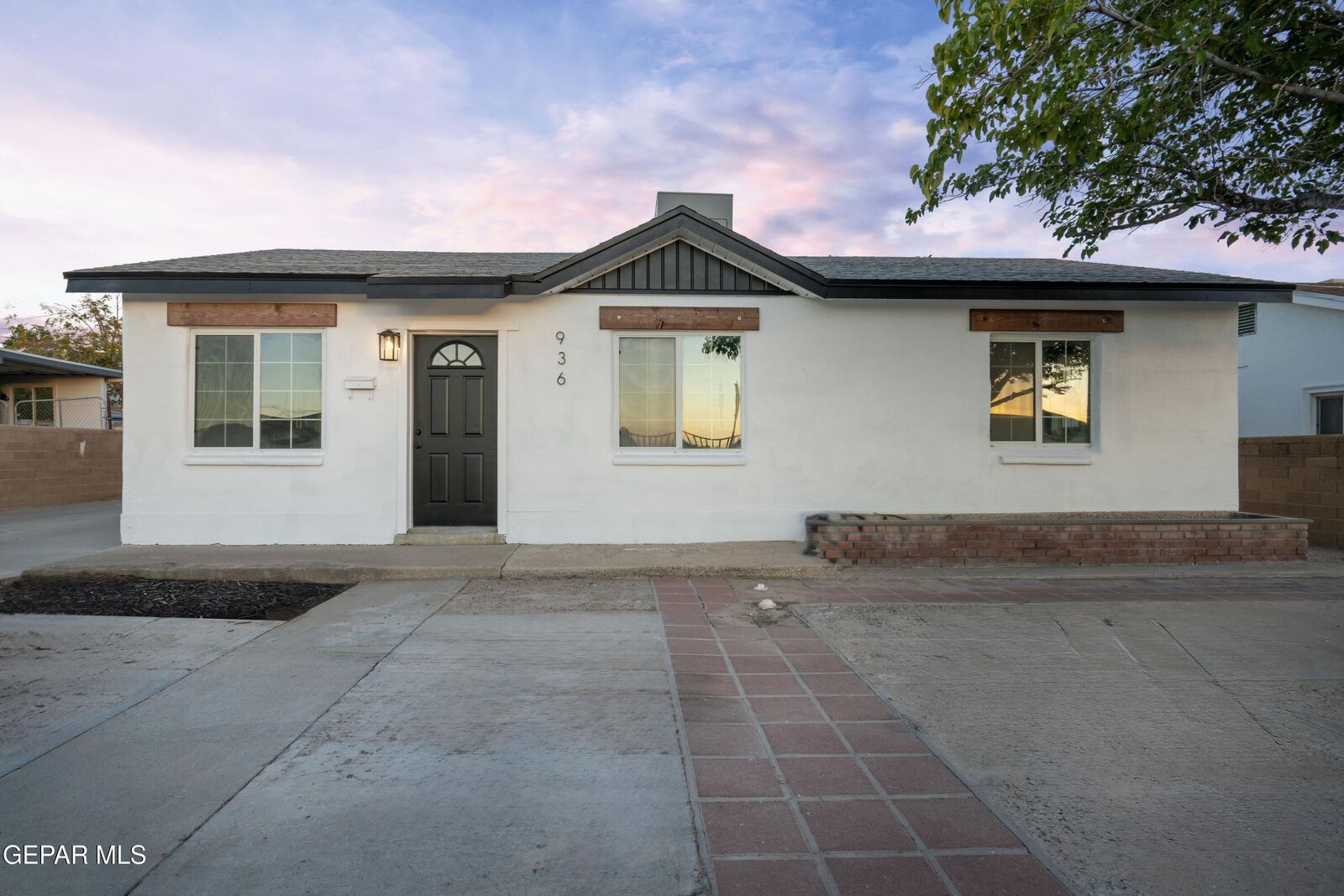 Property Photo:  936 Lariat Street  TX 79915 