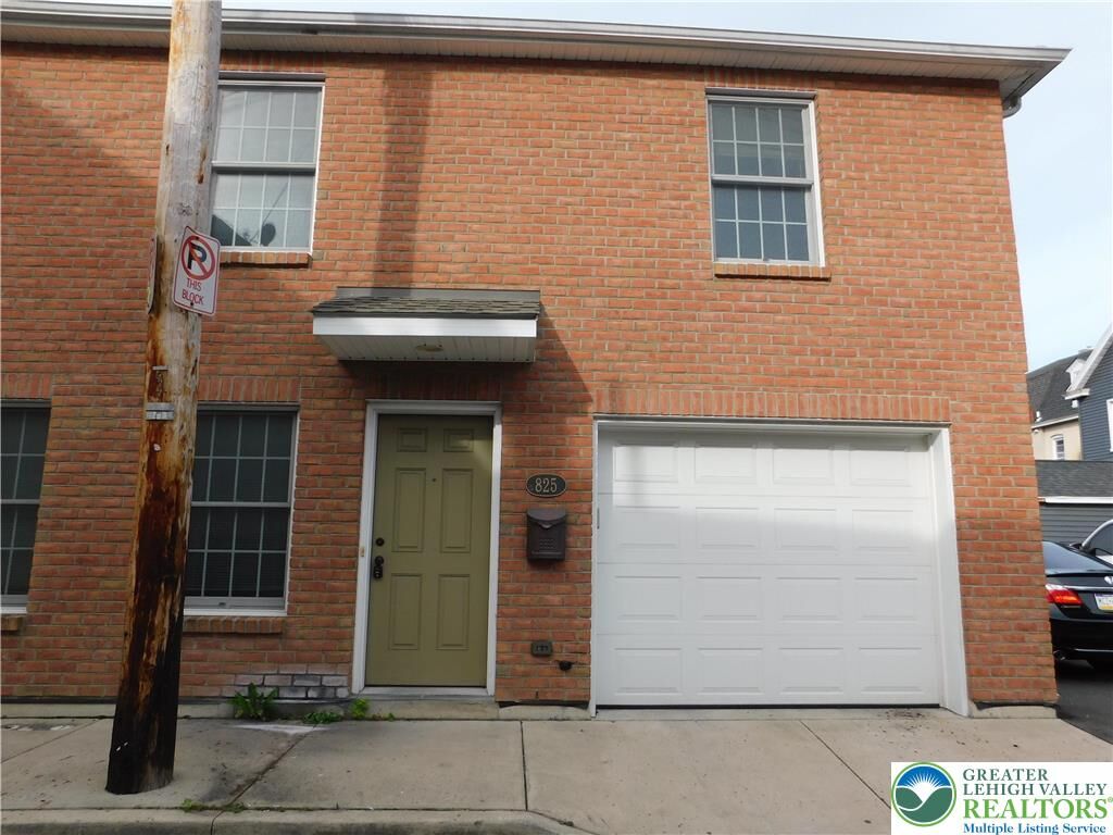 Property Photo:  821 Masslich Street  PA 18018 