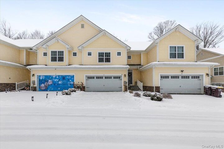 17 Woodrose Court  Middletown NY 10940 photo