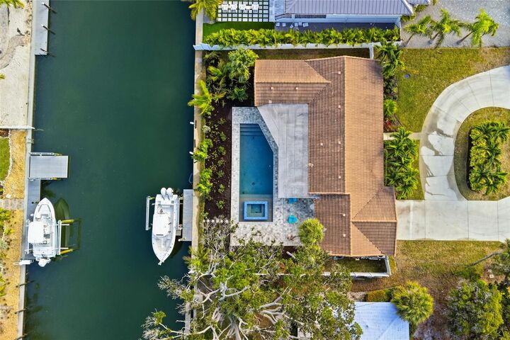 Property Photo:  611 Dundee Lane  FL 34217 