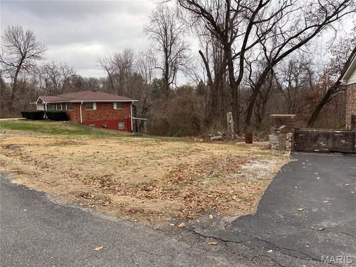 Property Photo: 208 Hillwood Drive IL 62223