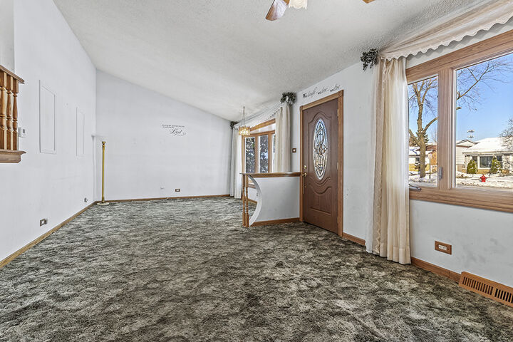 Property Photo: 4317 W Linecrest Drive IL 60803