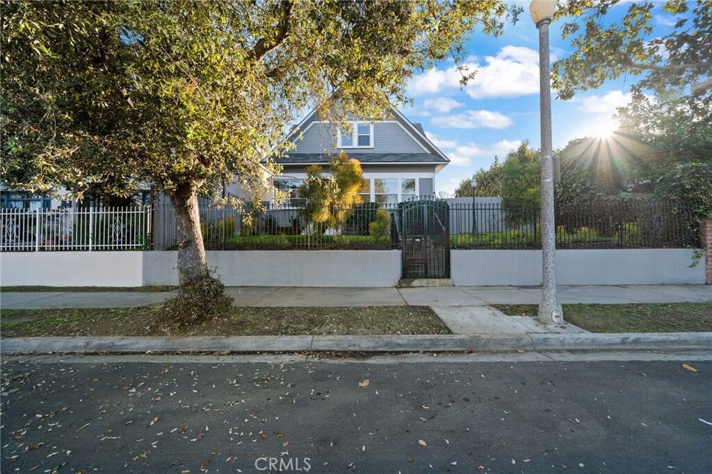 Property Photo:  1148 Chestnut Avenue  CA 90813 
