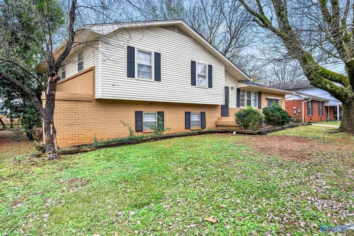 Property Photo: 9021 Craigmont Road SW AL 35802