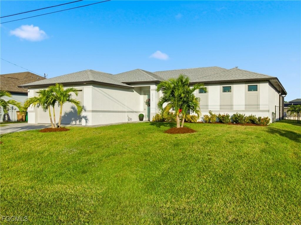 Property Photo:  2233 SW 17th Place  FL 33991 