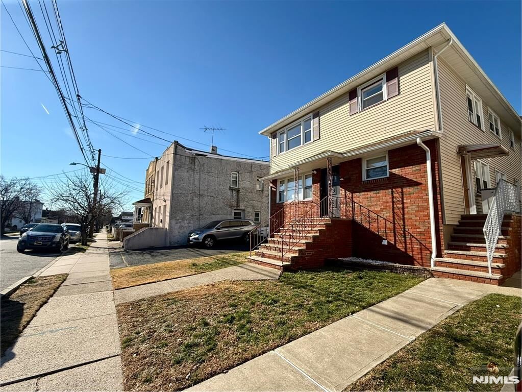 Property Photo:  41 Corabelle Avenue 2  NJ 07644 