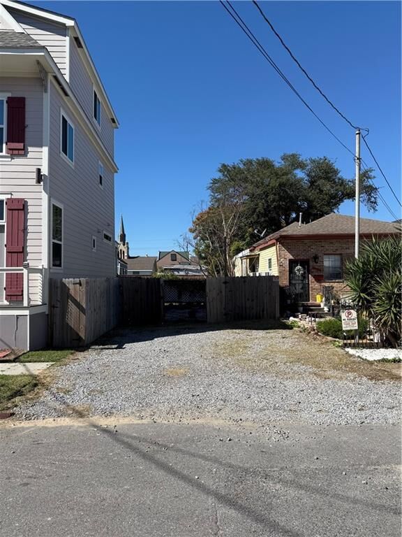 Property Photo:  1013 N Derbigny Street  LA 70116 