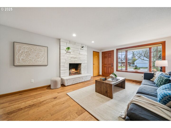 Property Photo: 232 W Hereford St OR 97027