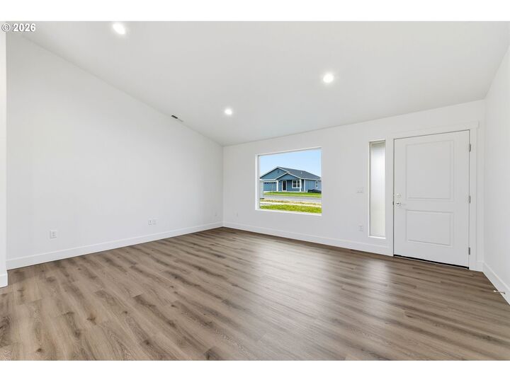 Property Photo:  145 SW Eagle Dr  OR 97818 