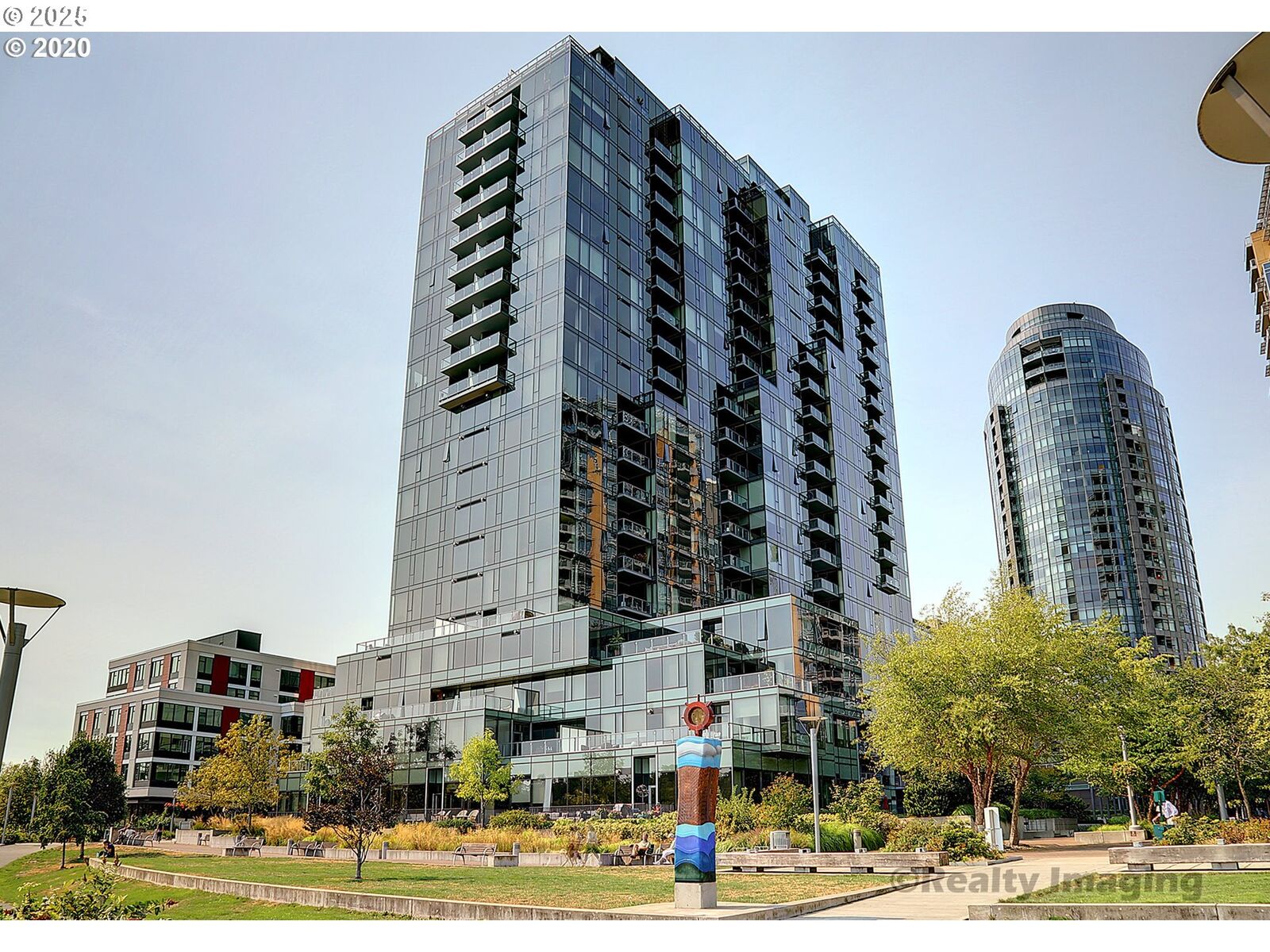 Property Photo: 841 S Gaines St 319 OR 97239